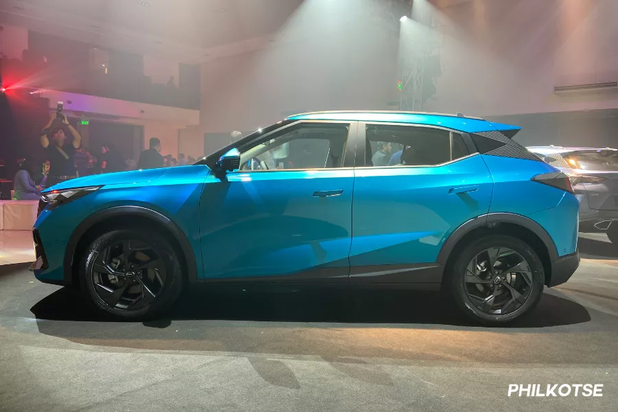 The midspec GS3 Emzoom GB from the side