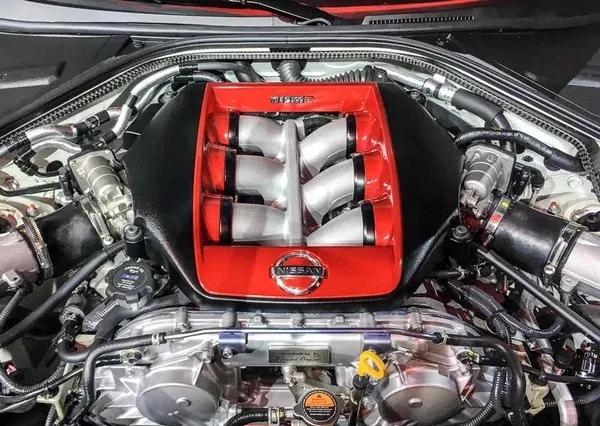 Nissan GT-R NISMO 2018 engine bay