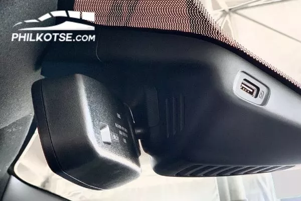 A picture of the new high mount USB hub on the Everest Titanium