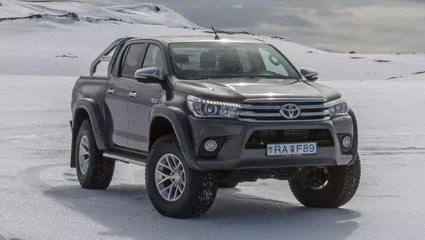 Toyota Hilux Arctic Trucks AT35 2018 angular front