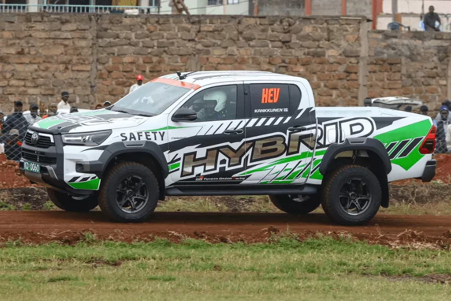 Toyota Hilux side view