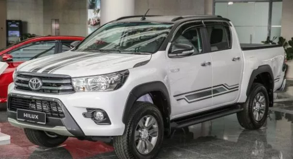 facelifted Toyota Hilux 2017 angular front