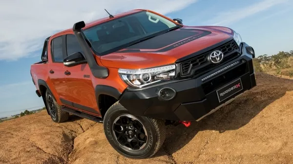The Hilux Rogue is less utilitarian than the top-end trim Toyota Hilux facelift 2018 angular front