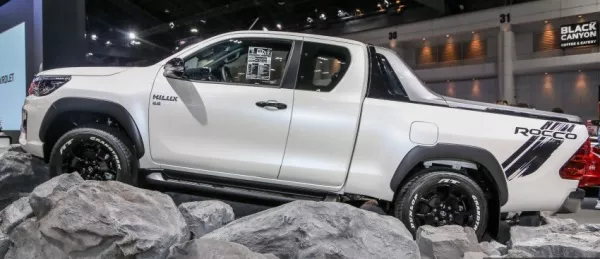 Toyota Hilux Revo Rocco 2018 side view