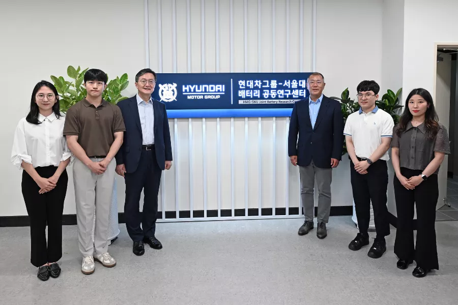 Hyundai and SNU leadership research center plaque