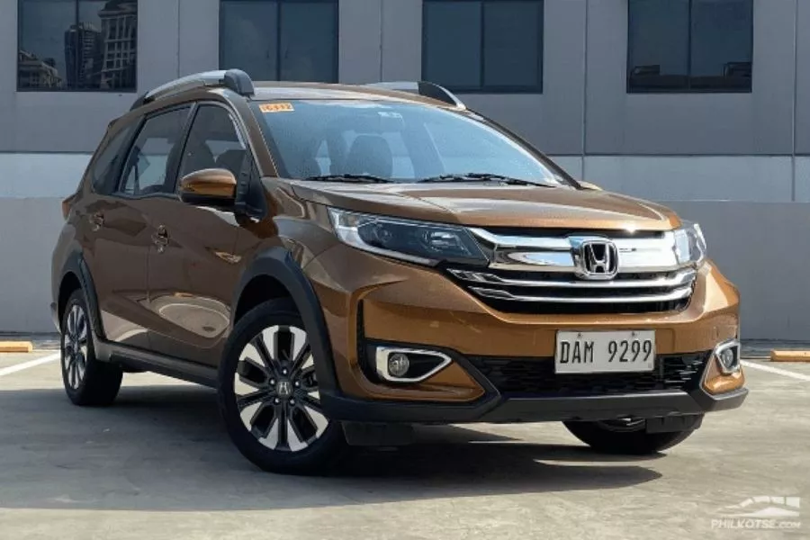 A picture of the Honda BR-V on a parking lot