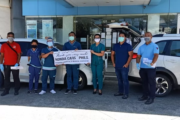 Medical workers with Honda cars