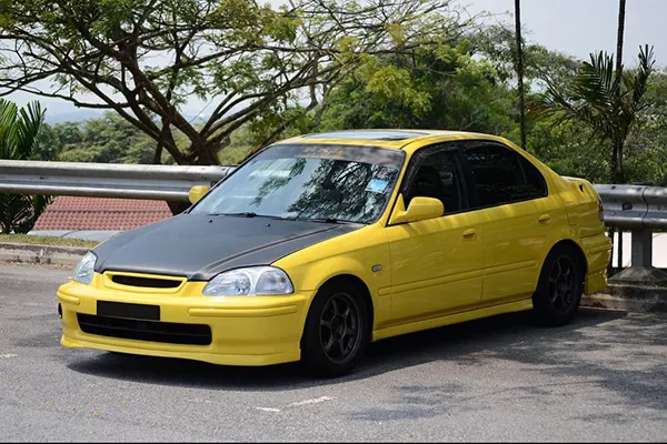 A picture of a Honda Civic SiR from Indonesia. Photo taken by flickr user: nighteye.