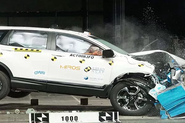 Frontal impact test for the Honda CR-V