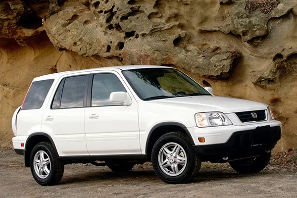 Some pristine examples of the 2nd-gen CR-V can still fetch a hefty price in the used market. A picture of the Honda CR-V 2nd-generation.