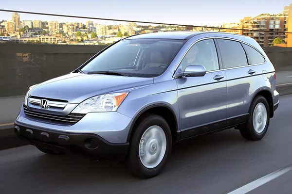 The 3rd-gen CR-V became larger and more family oriented. 3rd-gen Honda CR-V on the road.