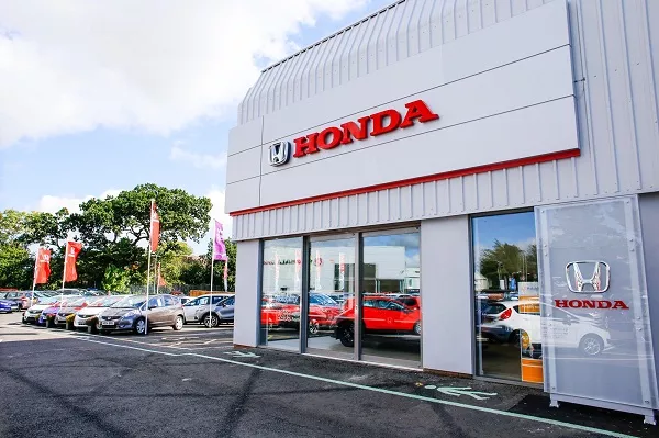 A picture of a typical Honda Dealership