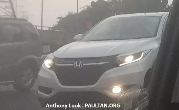 Honda HR-V 2018 spied shot facelift angular front