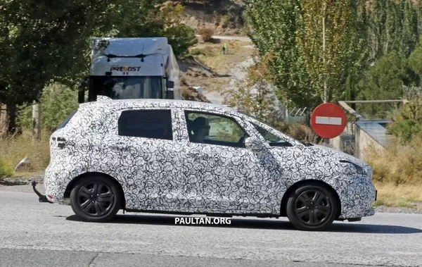 Spied Honda Jazz 2020 side view