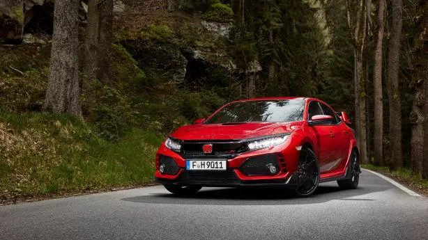 Angular front of a red Honda Civic Type R 2018