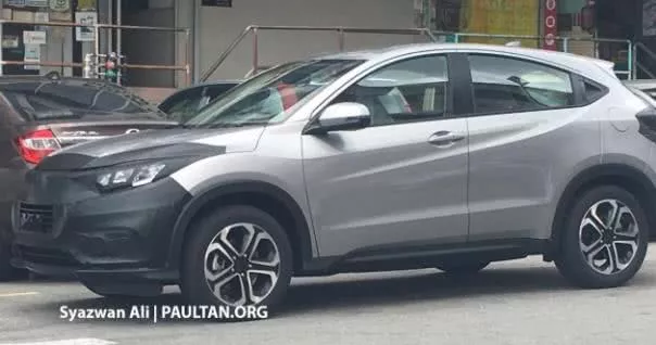 Honda HR-V 2018 facelift front spy shot