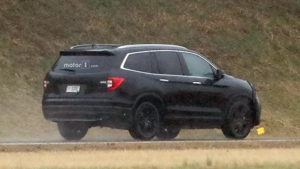 Honda Pilot 2019 spy shot angular rear