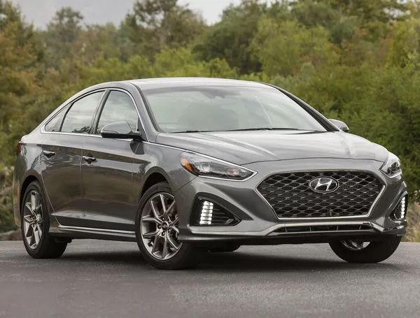 angular front of the hyundai sontana 2018