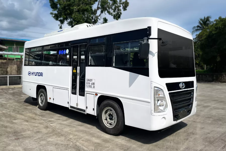 Hyundai HD50S GT Modern PUV Class 4 front view