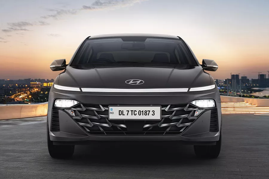 Hyundai Accent front view