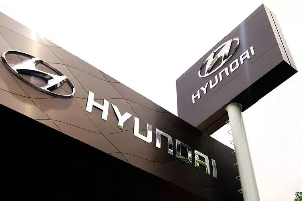 A picture of the front of a Hyundai Dealership.