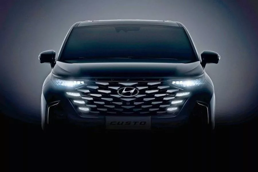 Hyundai Custo front view