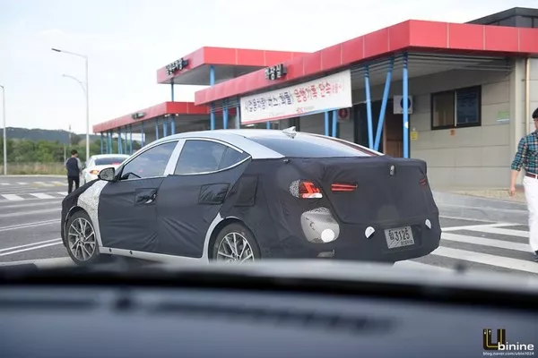 Hyundai Elantra 2019 angular rear