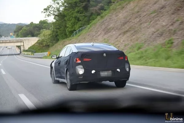 Hyundai Elantra 2019 on the road