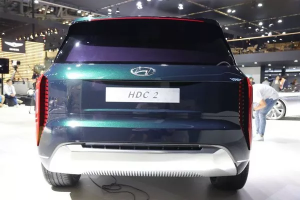 The rear is also highlighted by narrow tail lamps and stamped Hyundai logo Hyundai Grandmaster (HDC-2) concept rear view