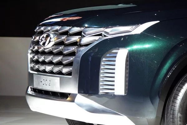 It features a cascading front grille having polygons organized symmetrically Hyundai Grandmaster (HDC-2) concept grille