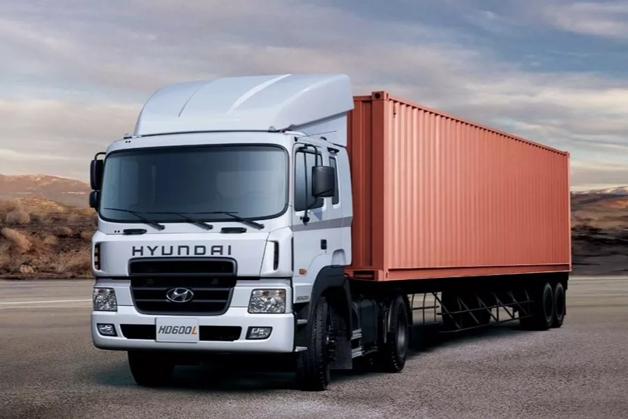 Hyundai HD600L front view