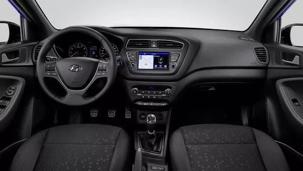 Hyundai i20 2018 facelift dashboard area