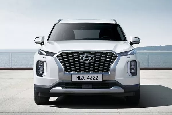 We're guessing that the current Palisade shares a lot of design cues with the upcoming Santa Fe A picture of a white Hyundai Palisade