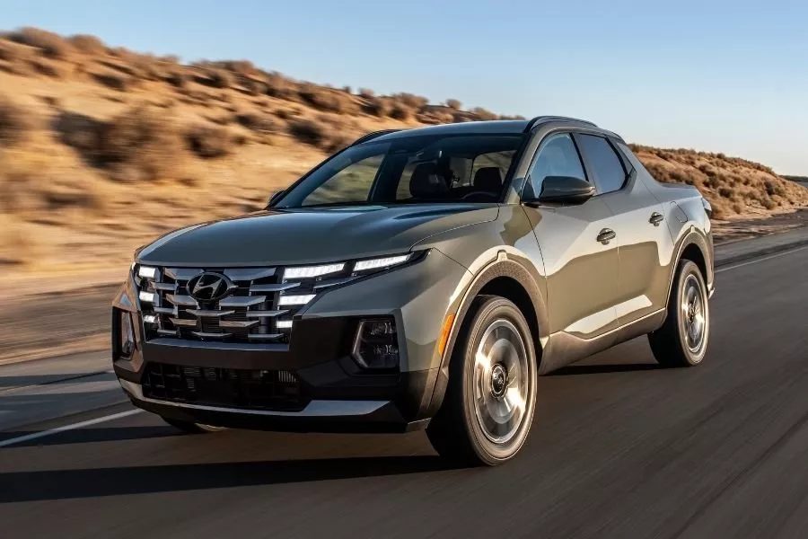 A picture of the Hyundai Santa Cruz on a desert highway