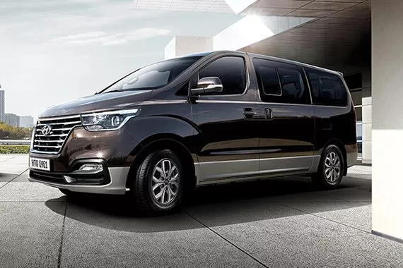 Hyundai Starex front view