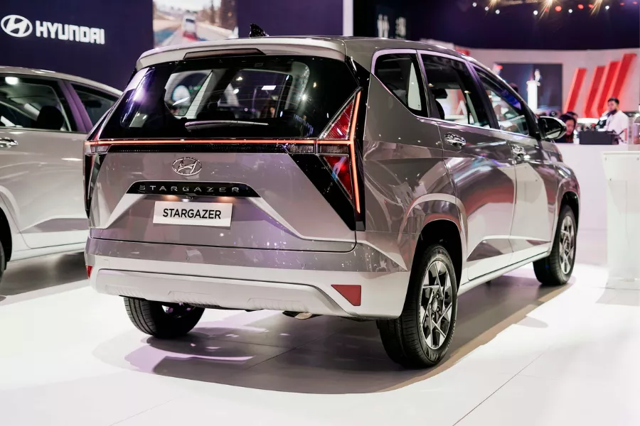 Hyundai Stargazer rear view