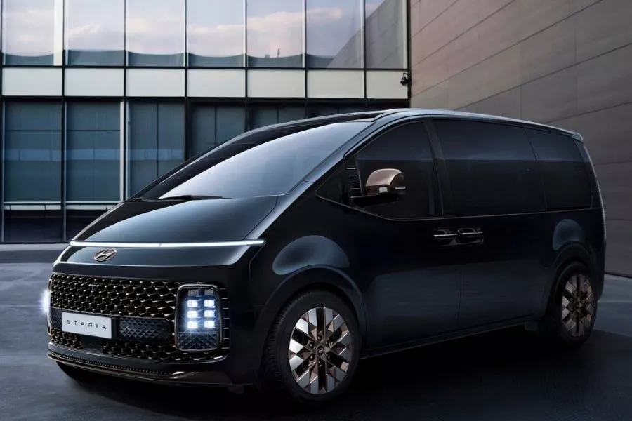 2022 Hyundai Staria Premium Hyundai Staria Premium front view