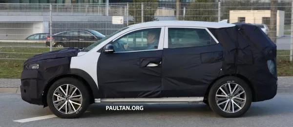 Hyundai Tucson 2019 facelift spy shot side view