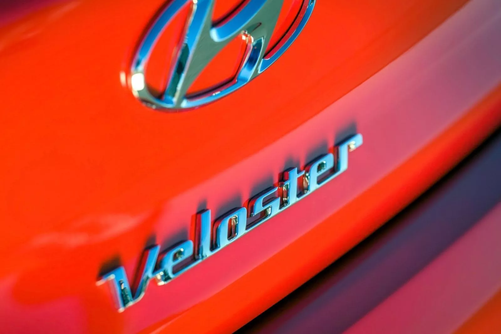 Hyundai Veloster badge