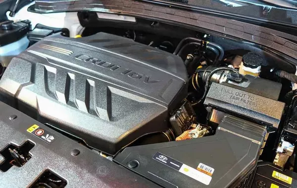 Hyundai Santa Fe 2019 engine bay