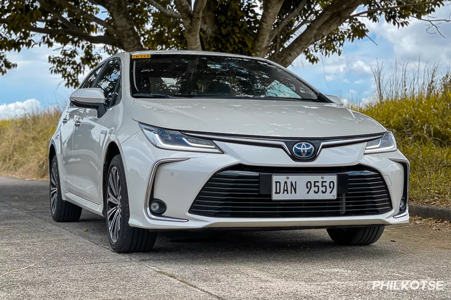 Toyota Corolla Altis Hybrid front view