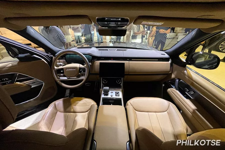 2023 Land Rover Range Rover interior