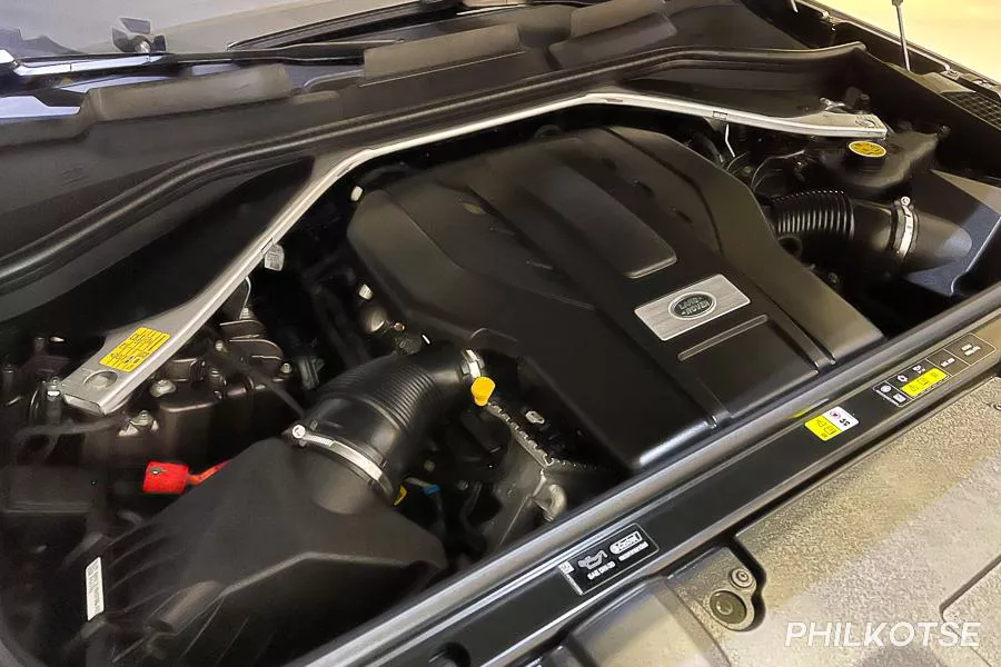 2023 Land Rover Range Rover engine shot
