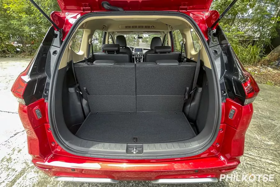 A picture of the interior of the Livina from an open trunk.