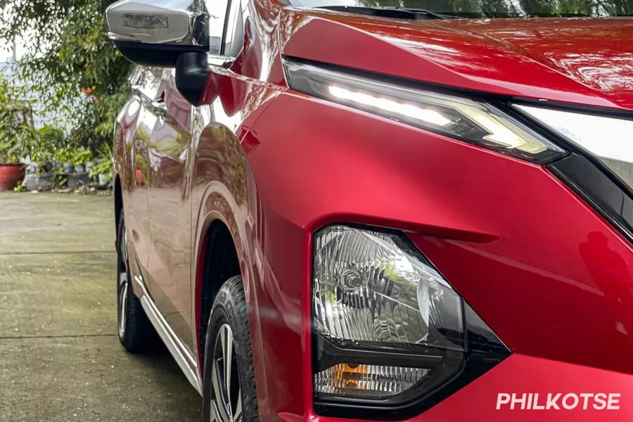 A closeup picture of the Livina's front end