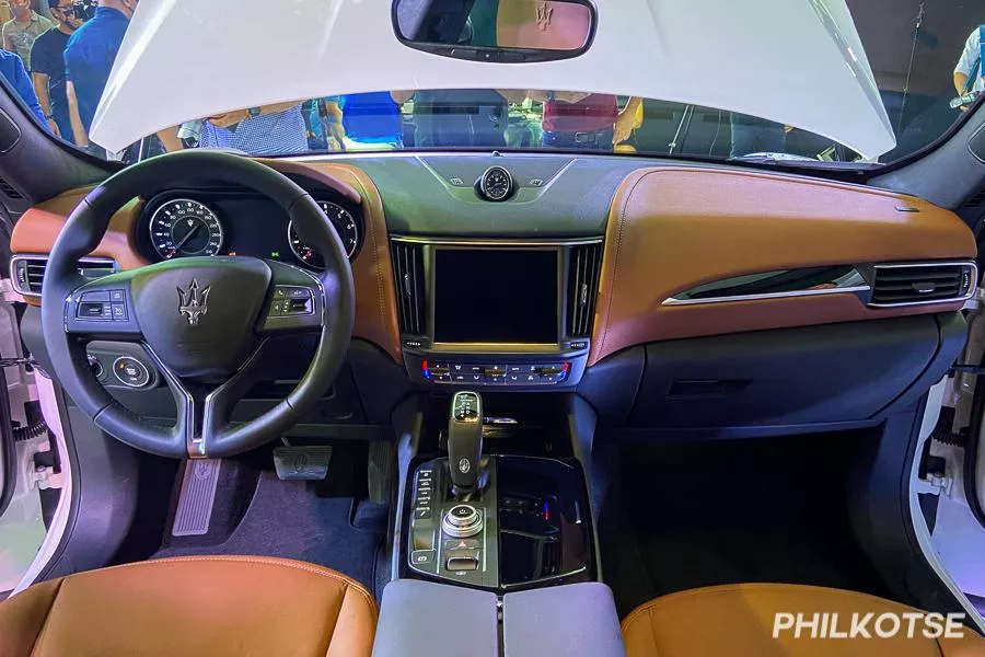 Levante GT Hybrid cockpit