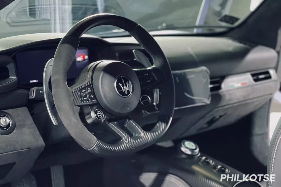 Maserati MC20 interior 