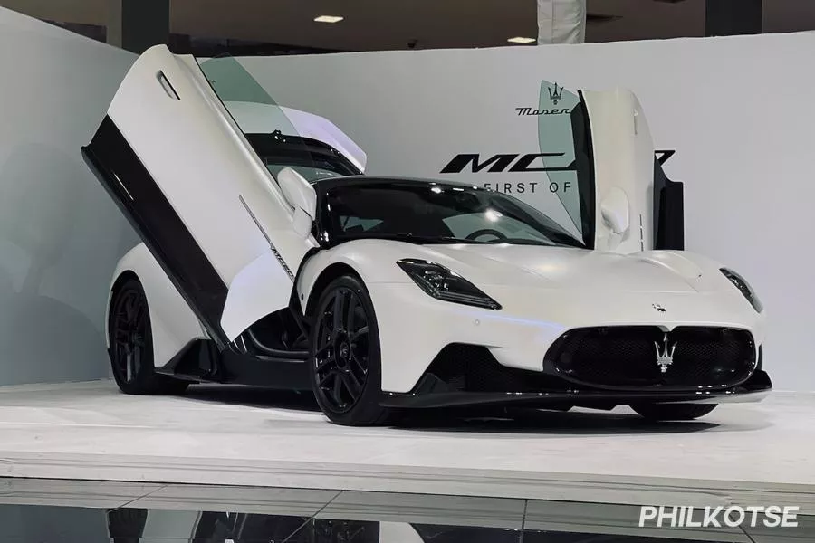 Maserati MC20 doors open