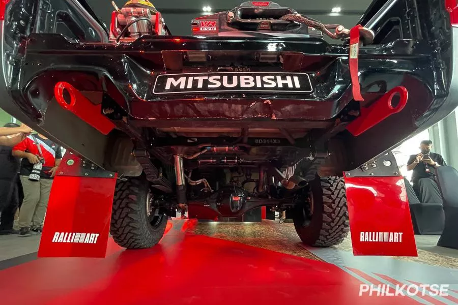 Mitsubishi Strada rear view