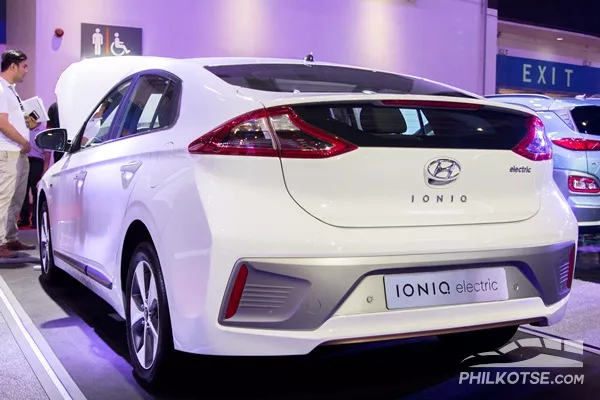 A slightly angled rear picture of the Ioniq Electric